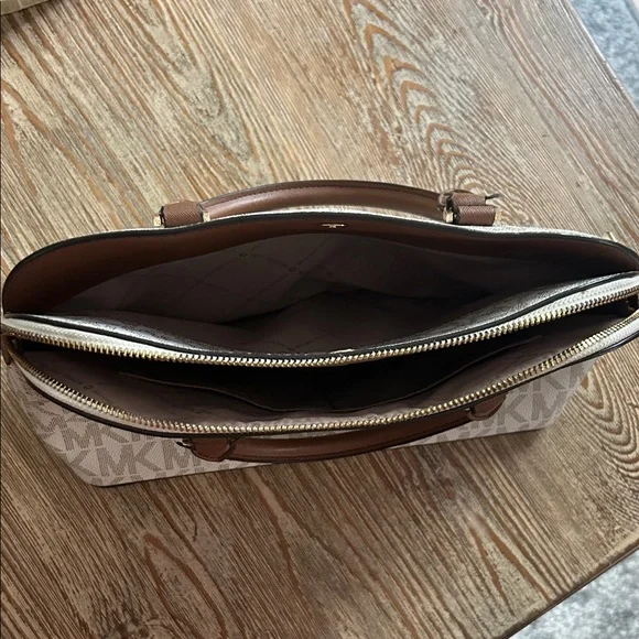 Michael Kors Cindy Dome Satchel - Picture 5 of 10